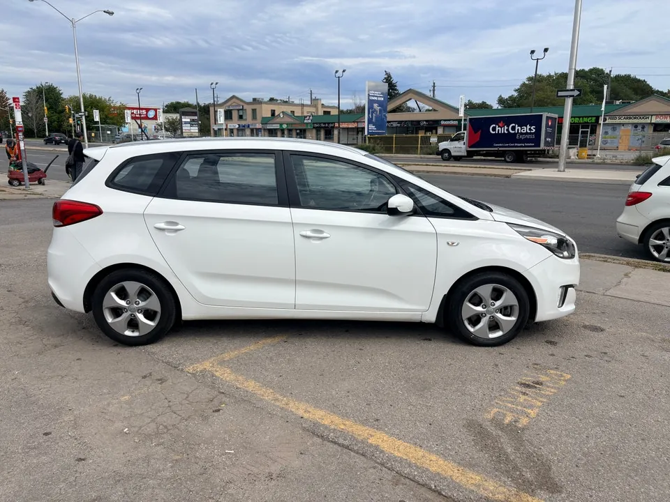 Kia Rondo 2016 photo 4