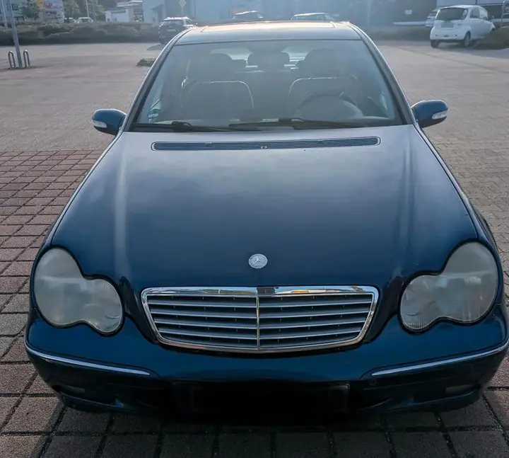 Mercedes-Benz C 240