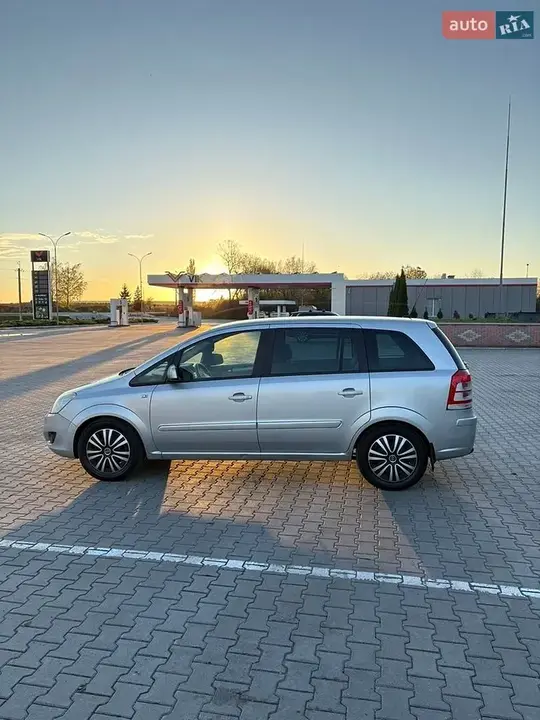 Opel Zafira 2009 photo 5
