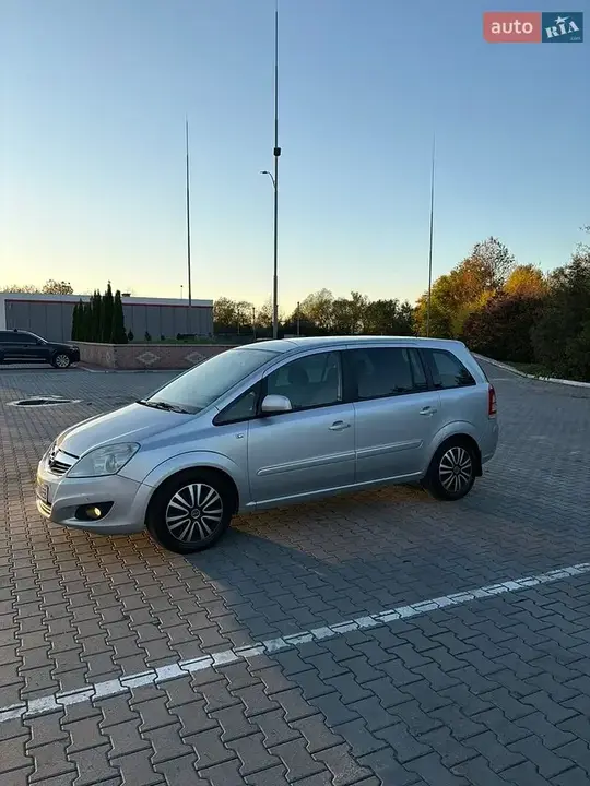 Opel Zafira 2009 photo 4