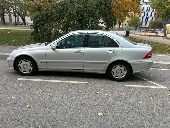 Mercedes-Benz C-Class 2004 photo 3