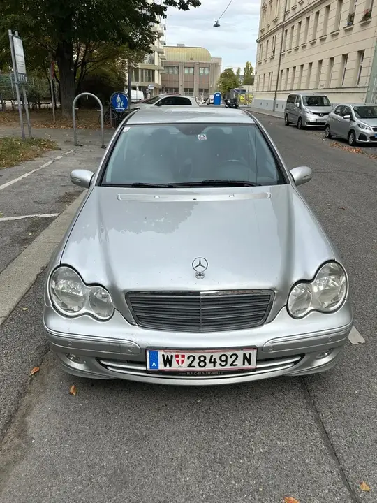 Mercedes-Benz C-Class 2004 photo 2