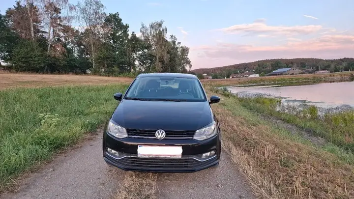 Volkswagen Polo 2015 photo 2