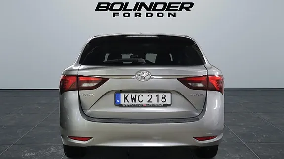 Toyota Avensis 2015 photo 5