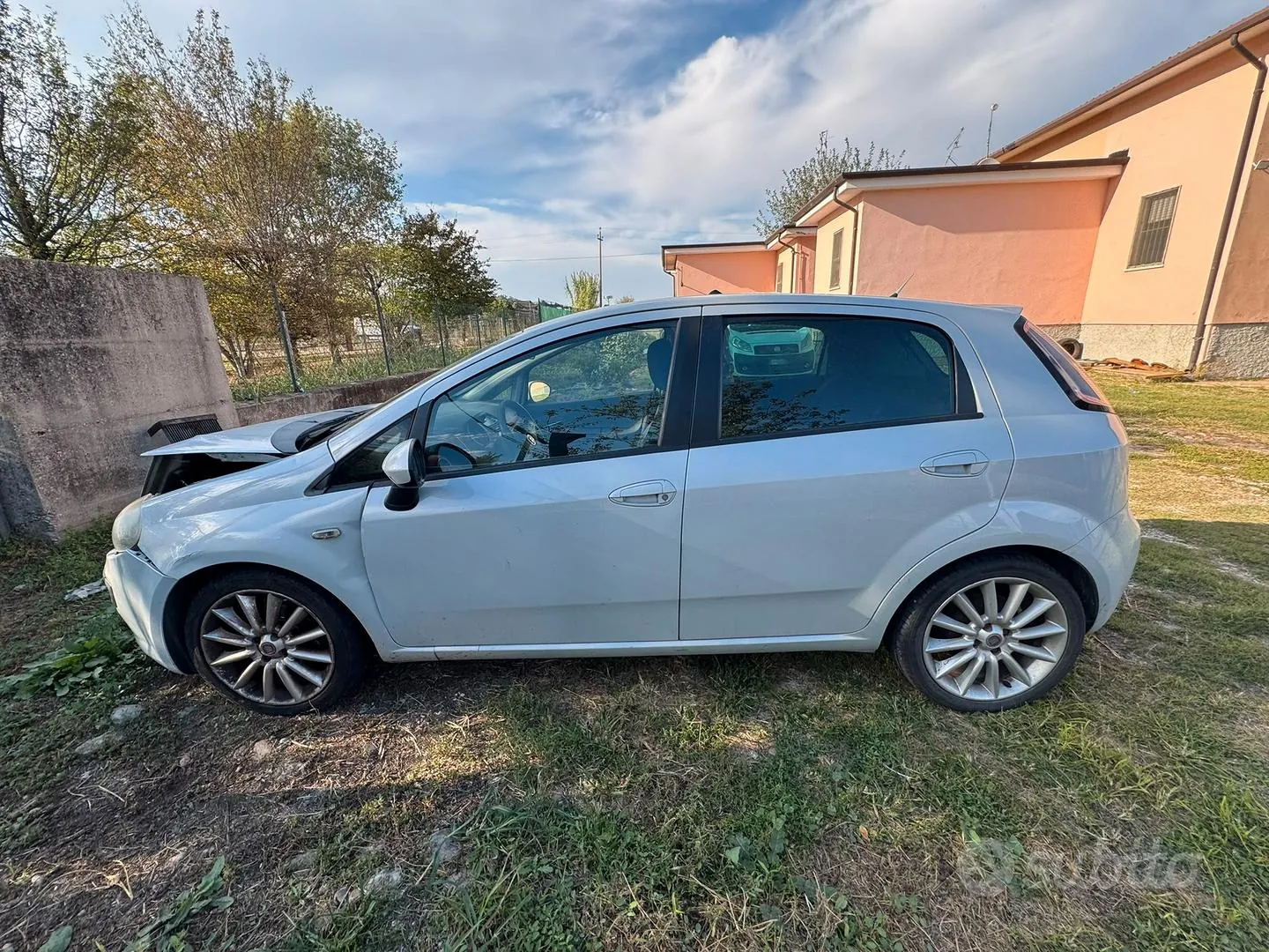 Fiat Punto 2010 photo 2