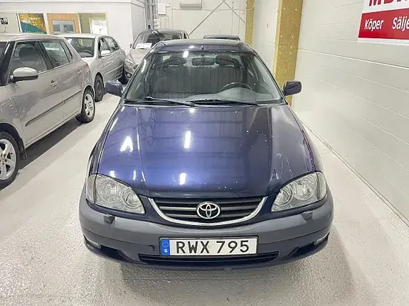 Toyota Avensis 2000 photo 2