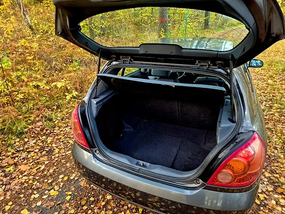 Nissan Almera 2004 photo 5