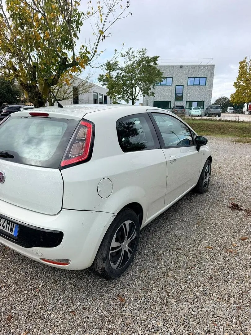 Fiat Punto Evo 2011 photo 3