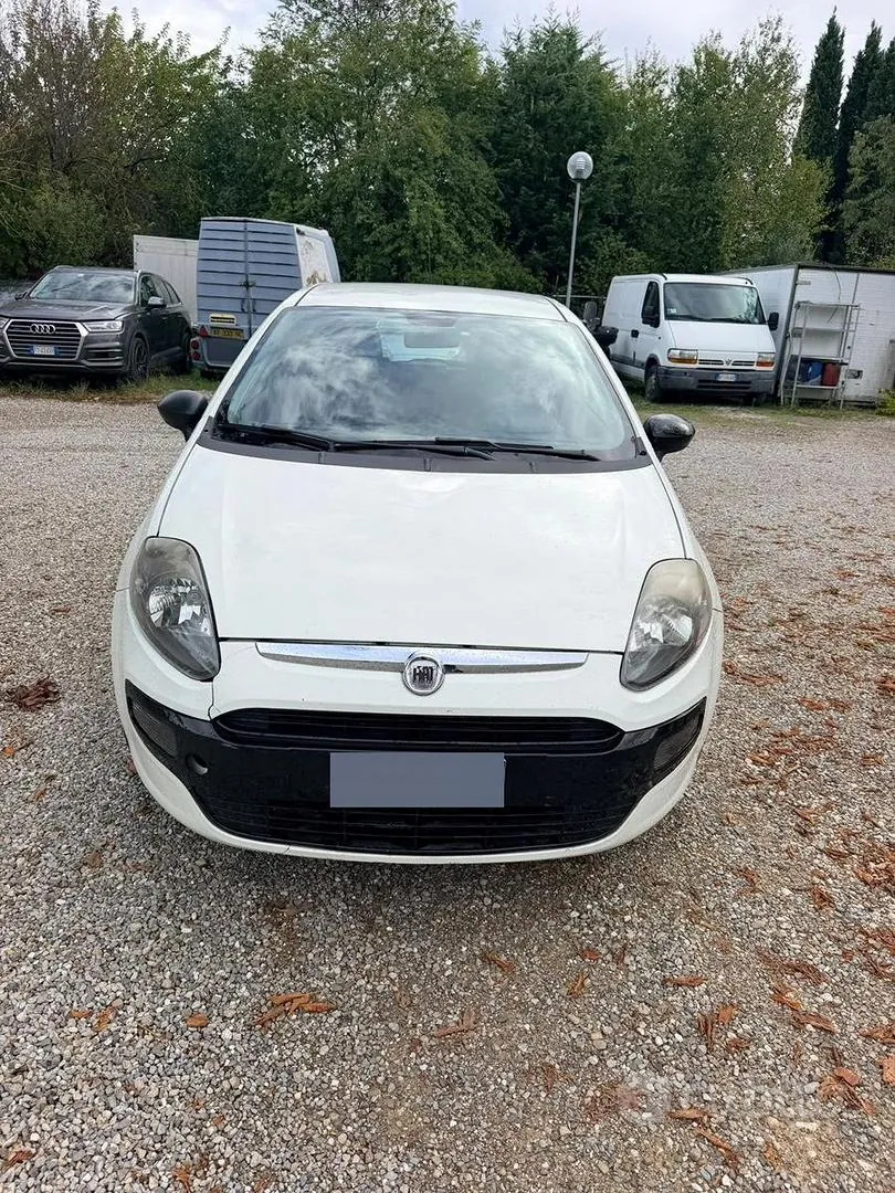 Fiat Punto Evo 2011 photo 2