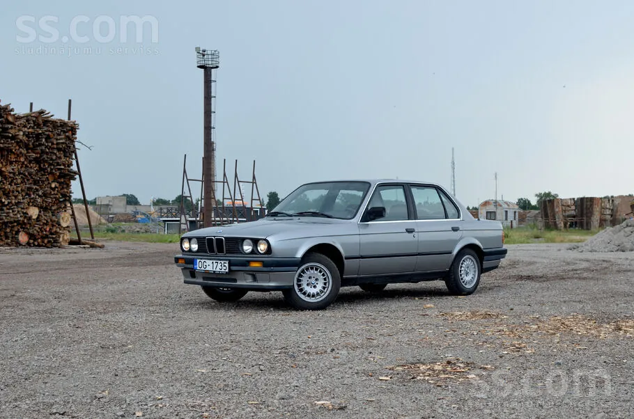 BMW E30 1988 photo 2