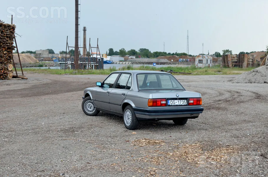 BMW E30 1988 photo 3
