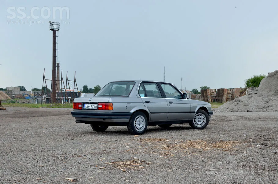 BMW E30 1988 photo 4
