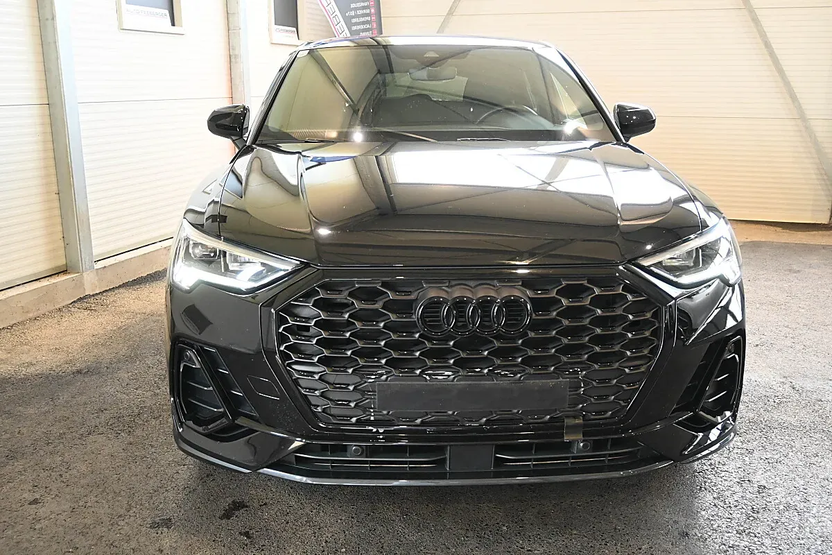 Audi Q3 2023 photo 2