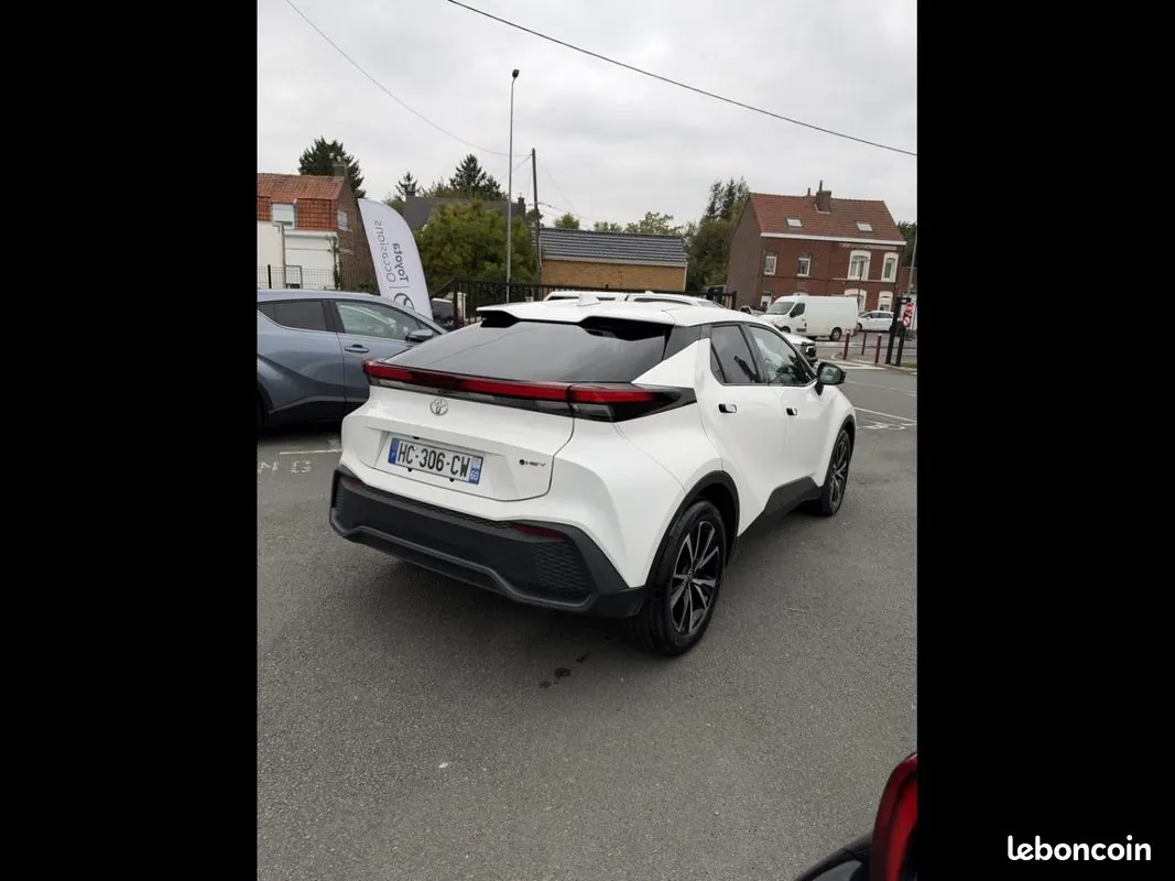 Toyota C-Hr 2025 photo 3