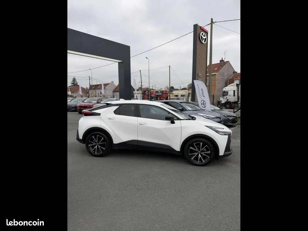 Toyota C-Hr 2025 photo 2