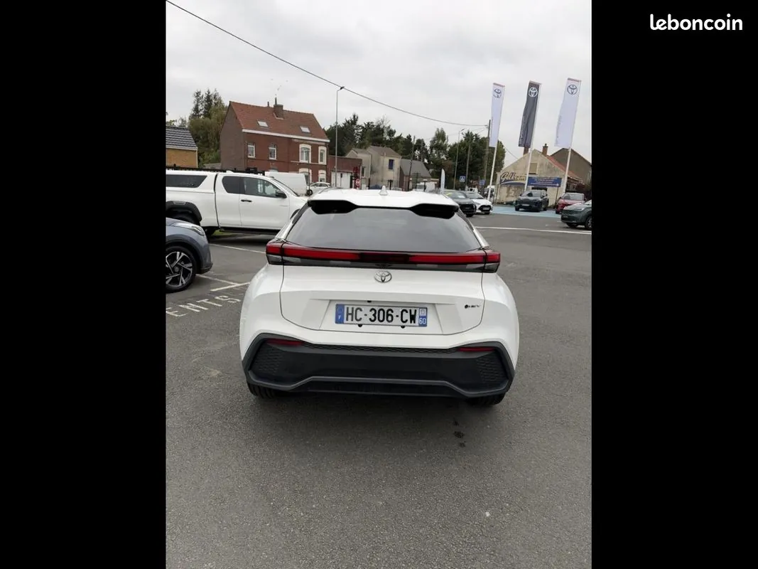 Toyota C-Hr 2025 photo 4