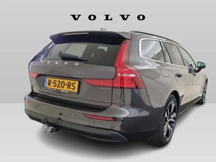 Volvo V60 2022 photo 2