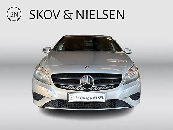 Mercedes-Benz A200 2015 photo 4
