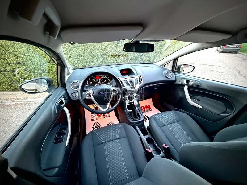Ford Fiesta 2011 photo 3
