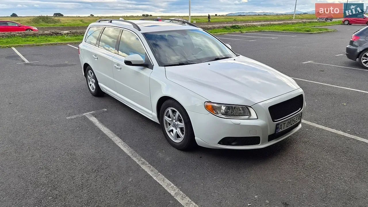 Volvo V70 2010 photo 2