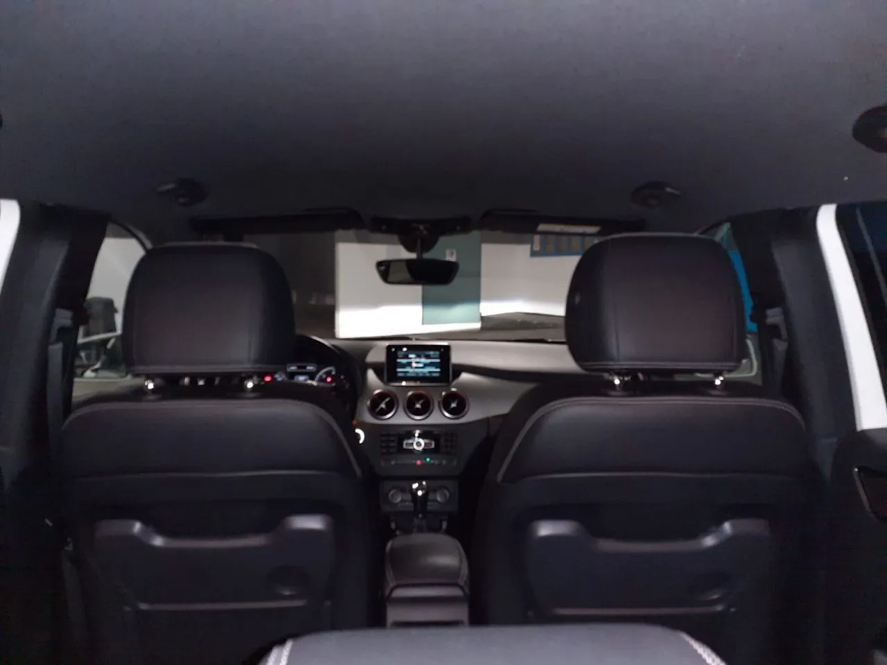 Mercedes-Benz B 180 2013 photo 2