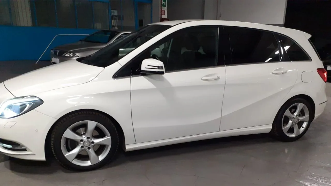 Mercedes-Benz B 180