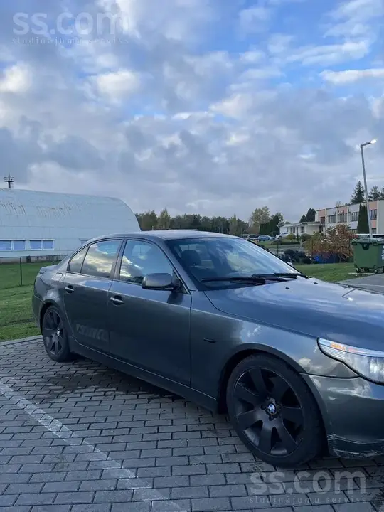 BMW E60 2004 photo 2