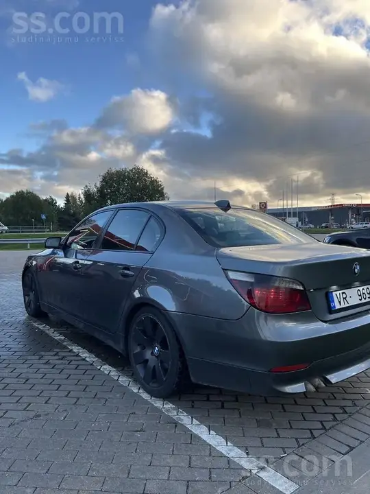 BMW E60 2004 photo 4