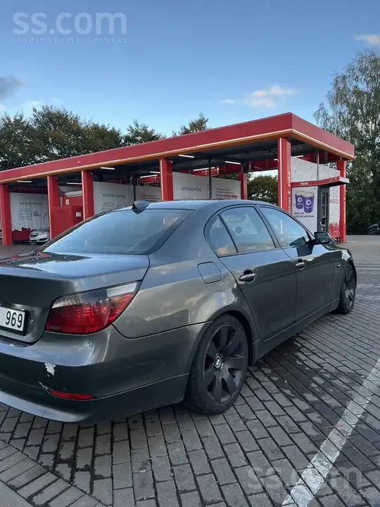 BMW E60 2004 photo 3
