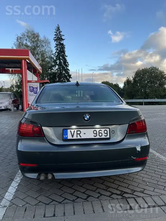 BMW E60 2004 photo 5