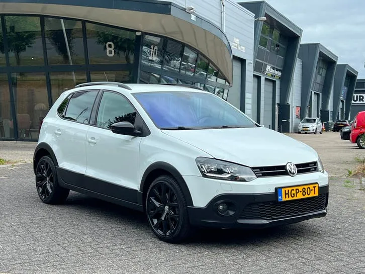 Volkswagen Polo 2015 photo 2