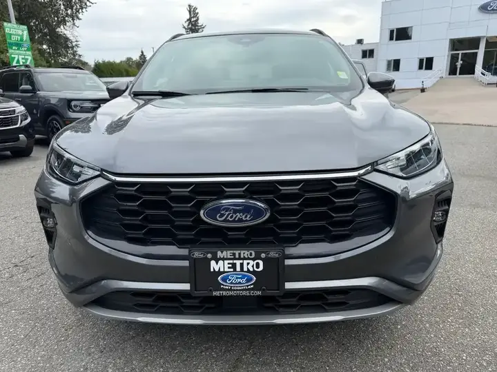 Ford Escape 2023 photo 2