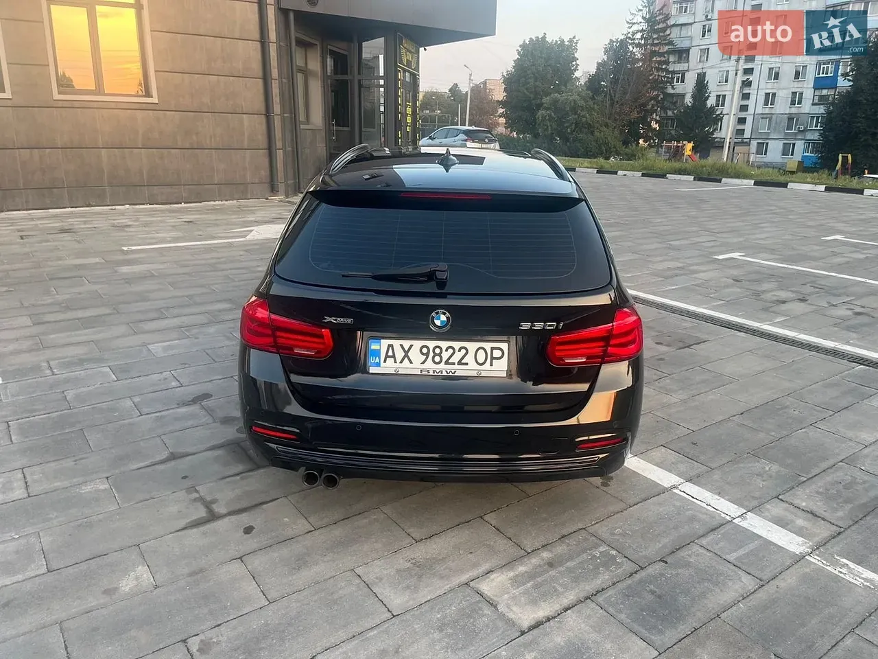 BMW 3 Series 2018 photo 3