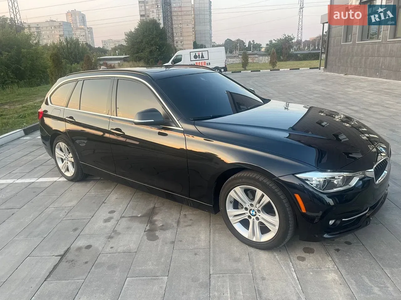 BMW 3 Series 2018 photo 2