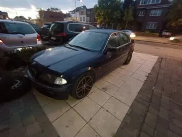 BMW 323I