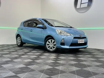 Toyota Aqua 2012 photo 2