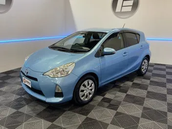 Toyota Aqua 2012 photo 4