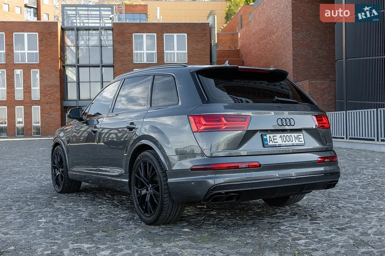 Audi Q7 2017 photo 2