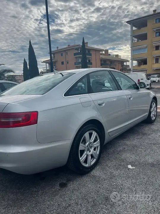 Audi A6 2010 photo 2
