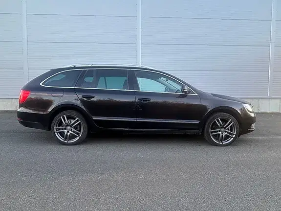 Skoda Superb 2015 photo 4
