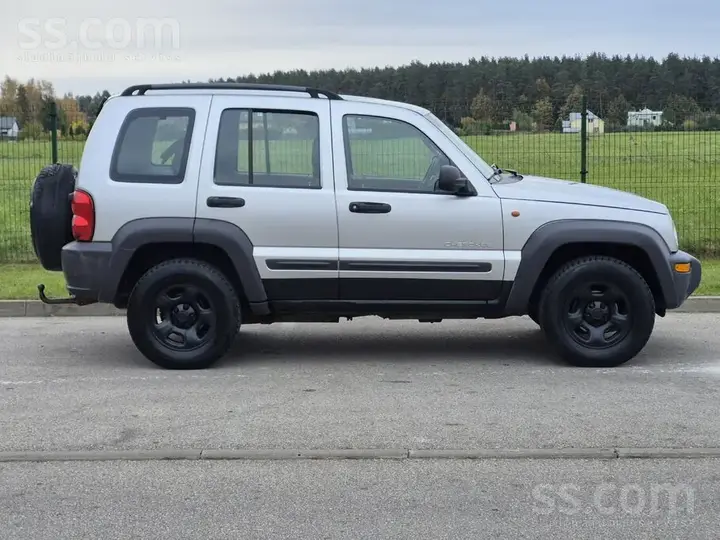 Jeep Cherokee 2004 photo 4