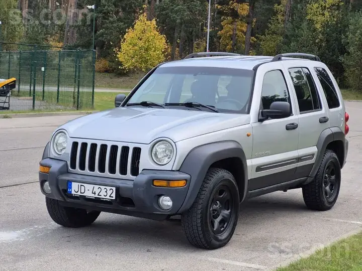 Jeep Cherokee 2004 photo 3