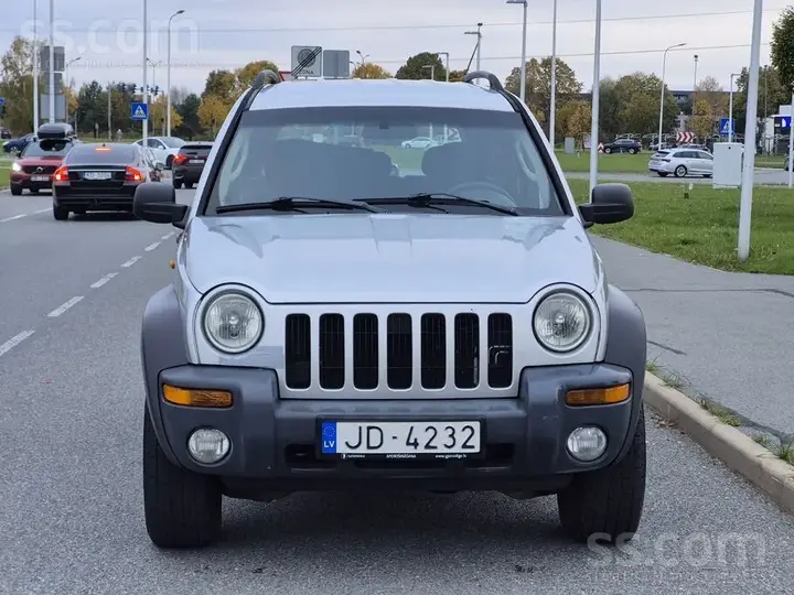 Jeep Cherokee 2004 photo 2