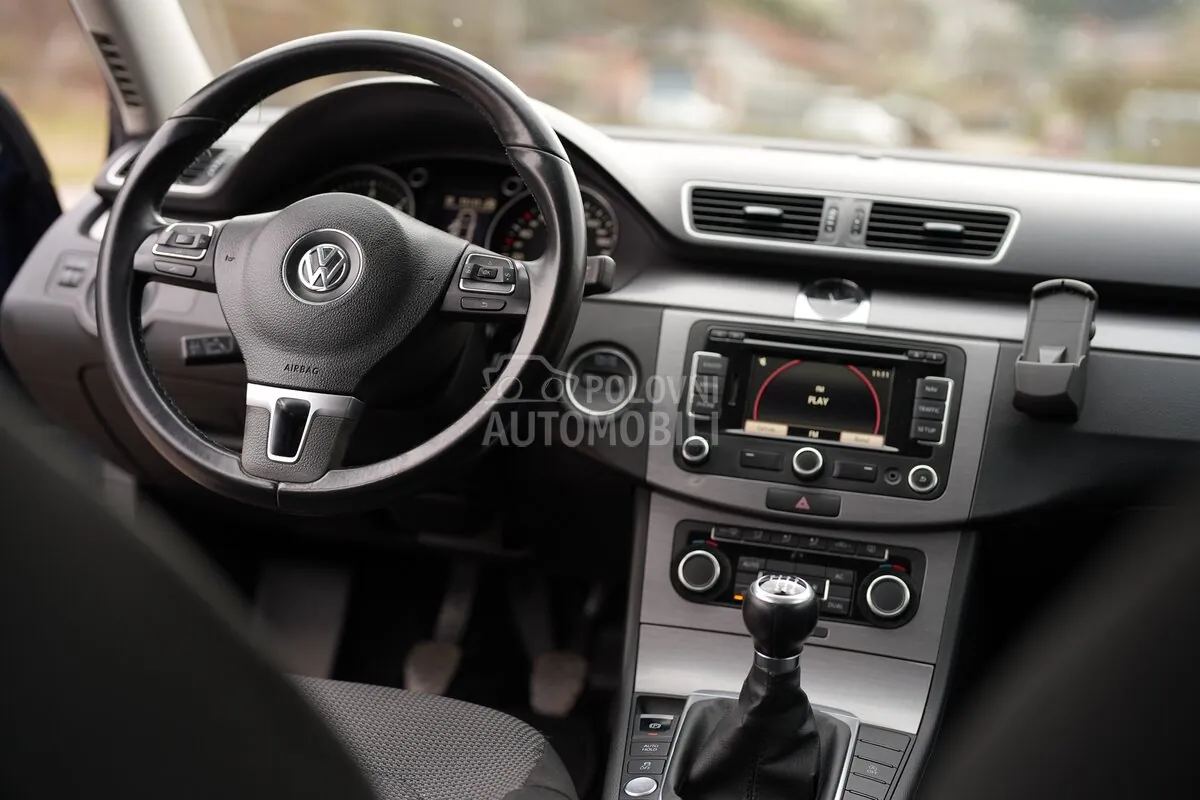 Volkswagen Passat B7 2011 photo 2