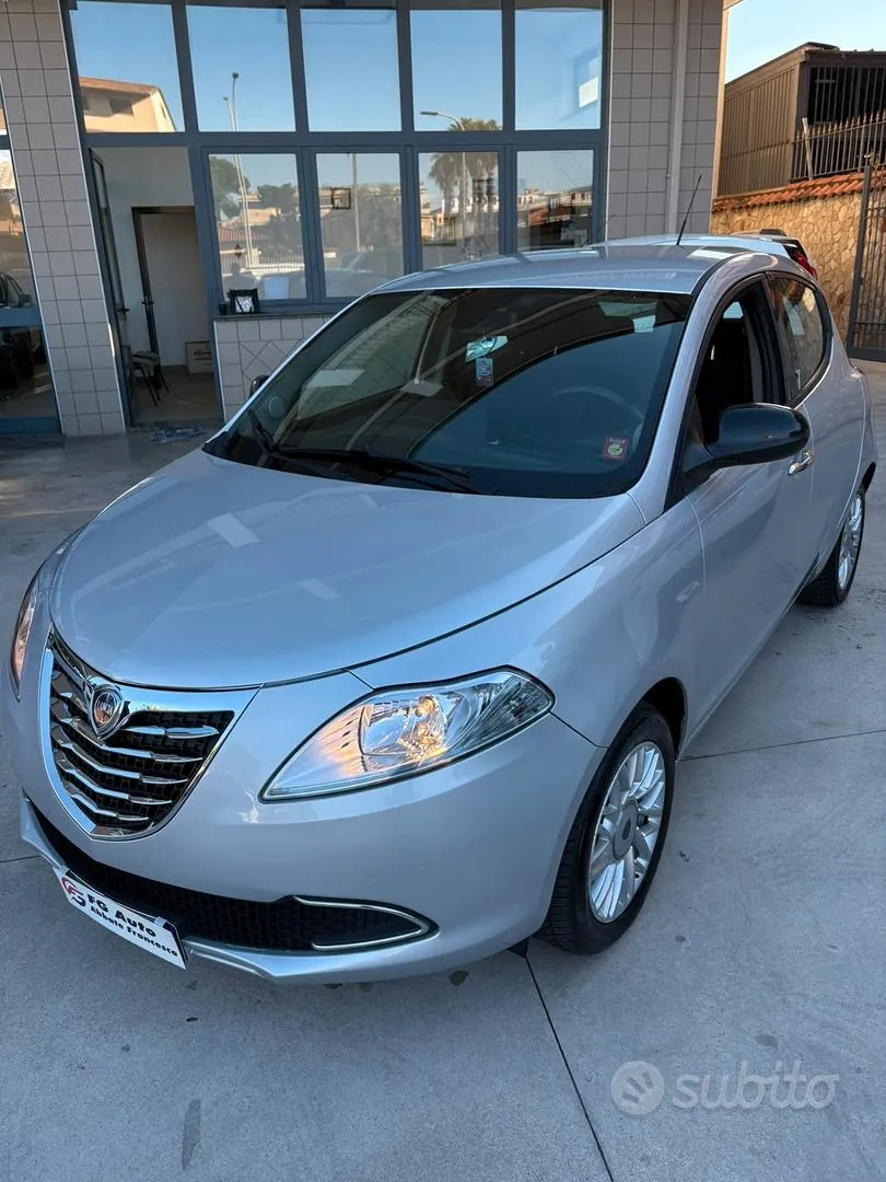 Lancia Ypsilon 2015 photo 2