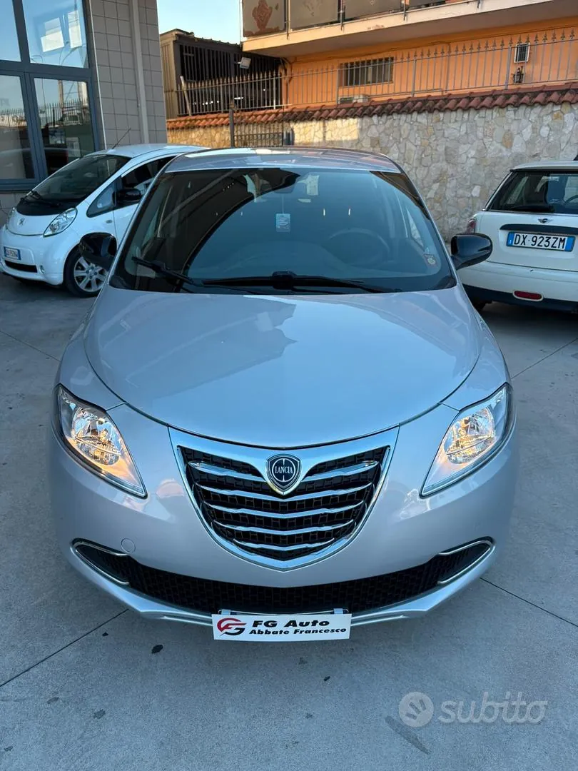 Lancia Ypsilon