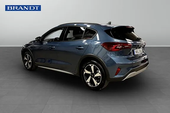 Ford Focus 2023 photo 2