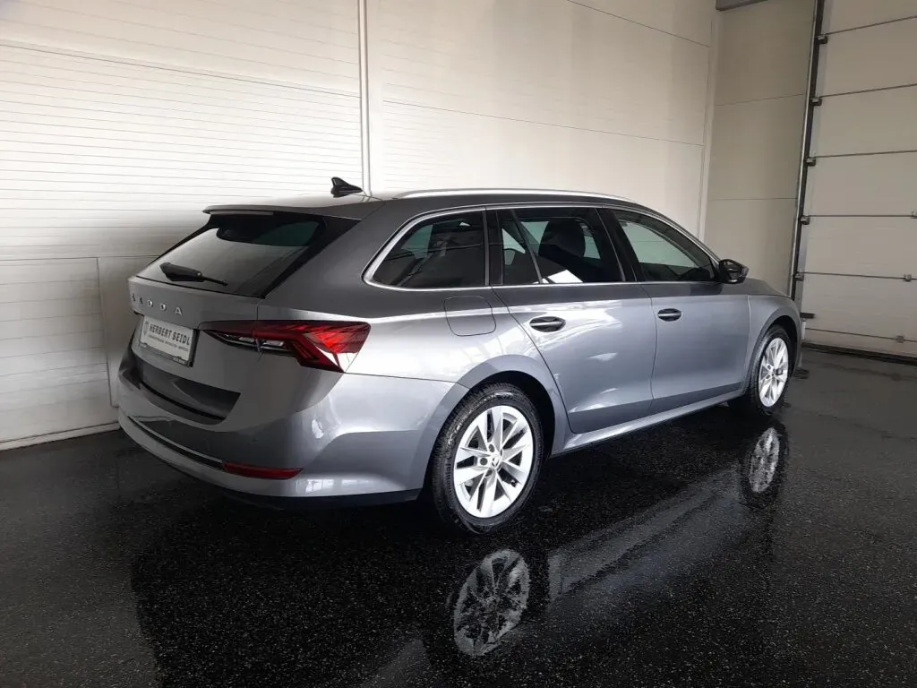 Skoda Octavia 2023 photo 2
