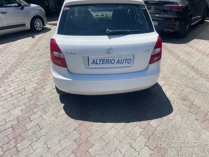 Skoda Fabia 2009 photo 4