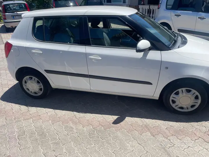 Skoda Fabia 2009 photo 5
